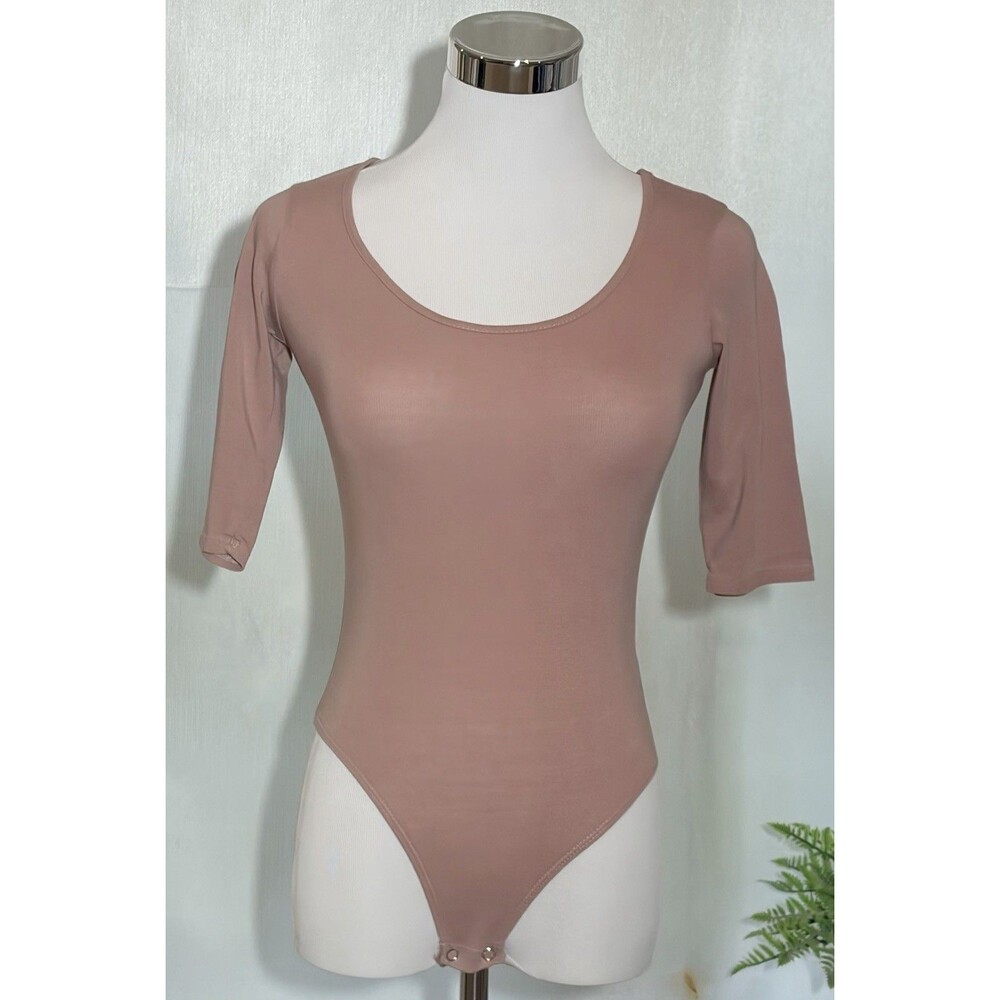 Heart & Hips Womens Pink Bodysuit Size Small Scoop Neck Elbow Sleeve Snap Crotch